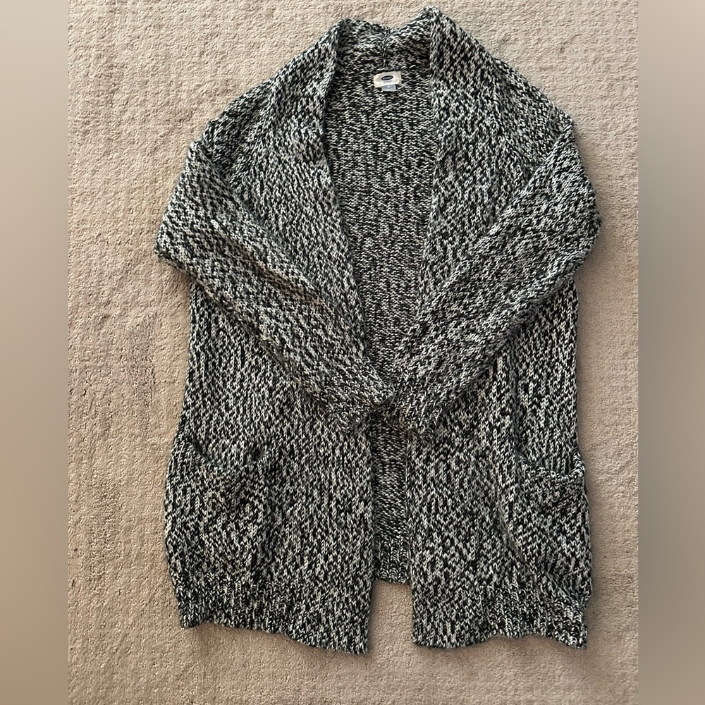 Cozy cable knit Old Navy sweater size medium